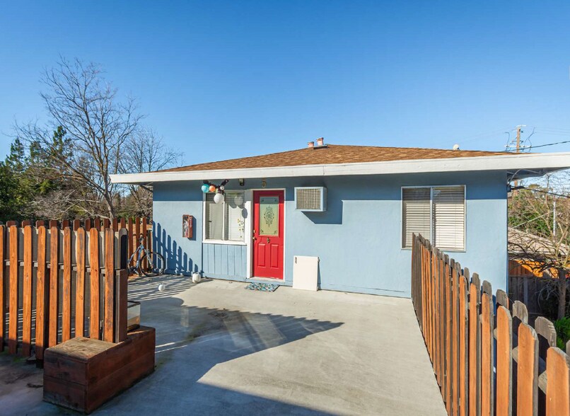 828 D St, Davis, CA à vendre - Photo de l’immeuble – Image 2 sur 6