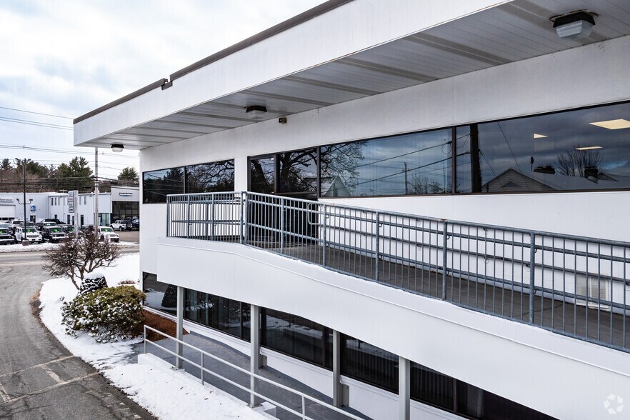 397 E Central St, Franklin, MA à louer - Photo de l’immeuble – Image 2 sur 7