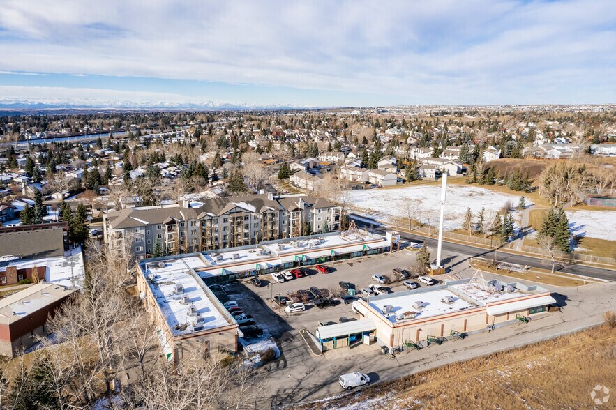 735 Ranchlands Blvd NW, Calgary, AB à louer - Aérien – Image 3 sur 5