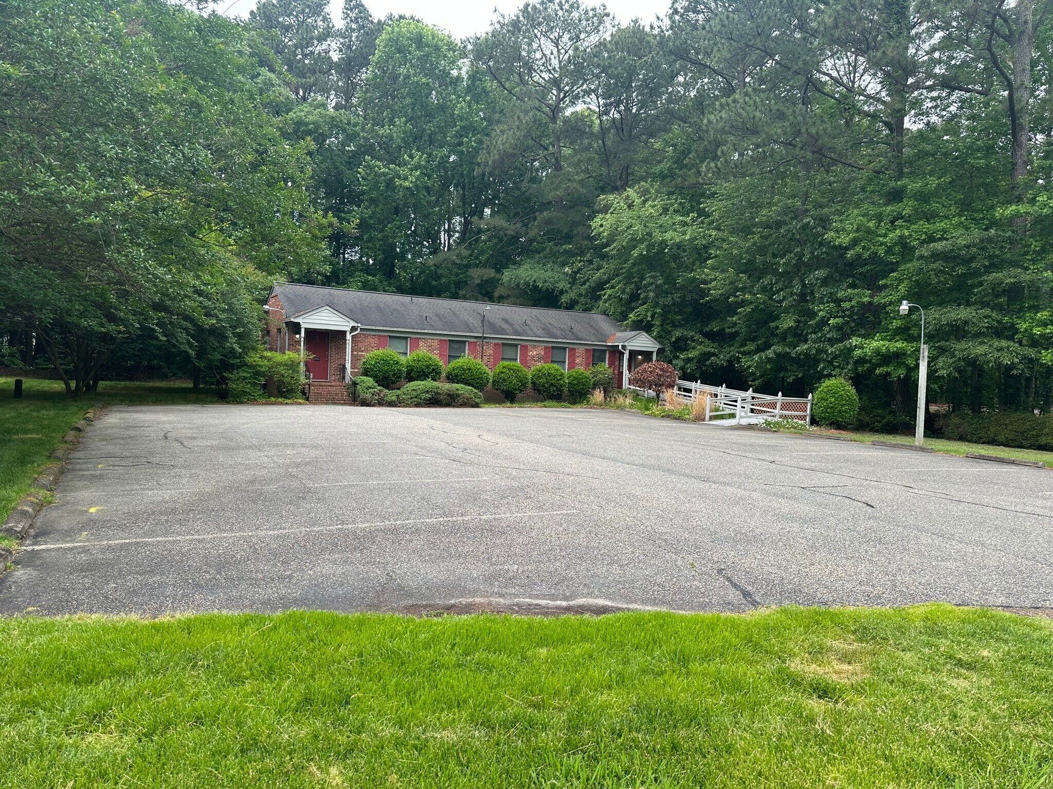 219 Cook Rd, Yorktown, VA à louer Photo de l’immeuble– Image 1 sur 2