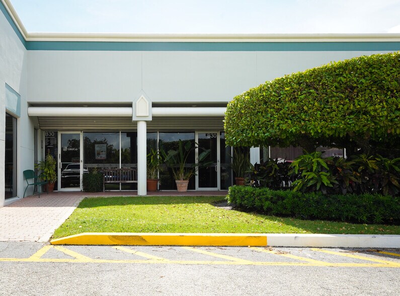 3350 NW 2nd Ave, Boca Raton, FL à louer - Photo de l’immeuble – Image 2 sur 24