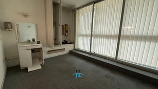 Plus de détails pour Local commercial à louer