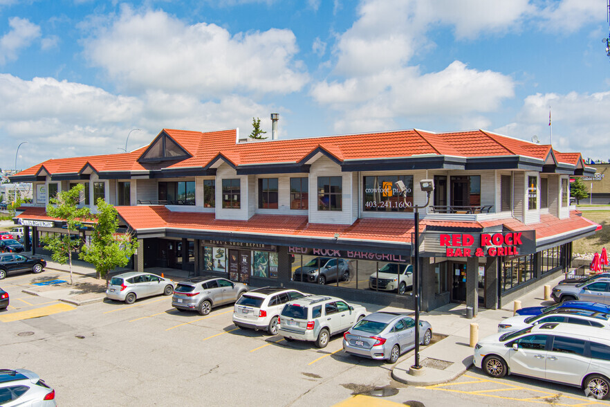 60 Crowfoot Cres NW, Calgary, AB à louer - Photo principale – Image 1 sur 7