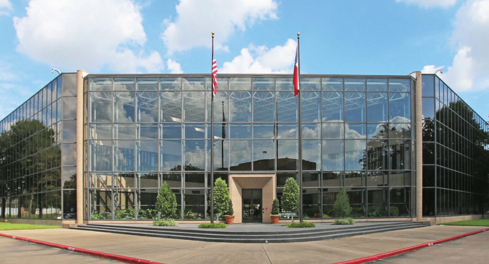 12621 Featherwood Dr, Houston, TX à louer Photo principale– Image 1 sur 24