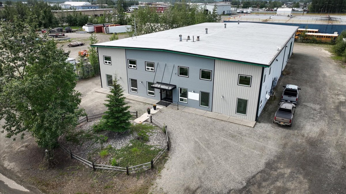3408 International St, Fairbanks, AK à louer Photo de l’immeuble– Image 1 sur 37