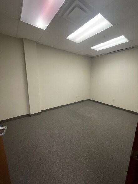 6650 W Snowville Rd, Brecksville, OH à louer - Photo de l’immeuble – Image 3 sur 4
