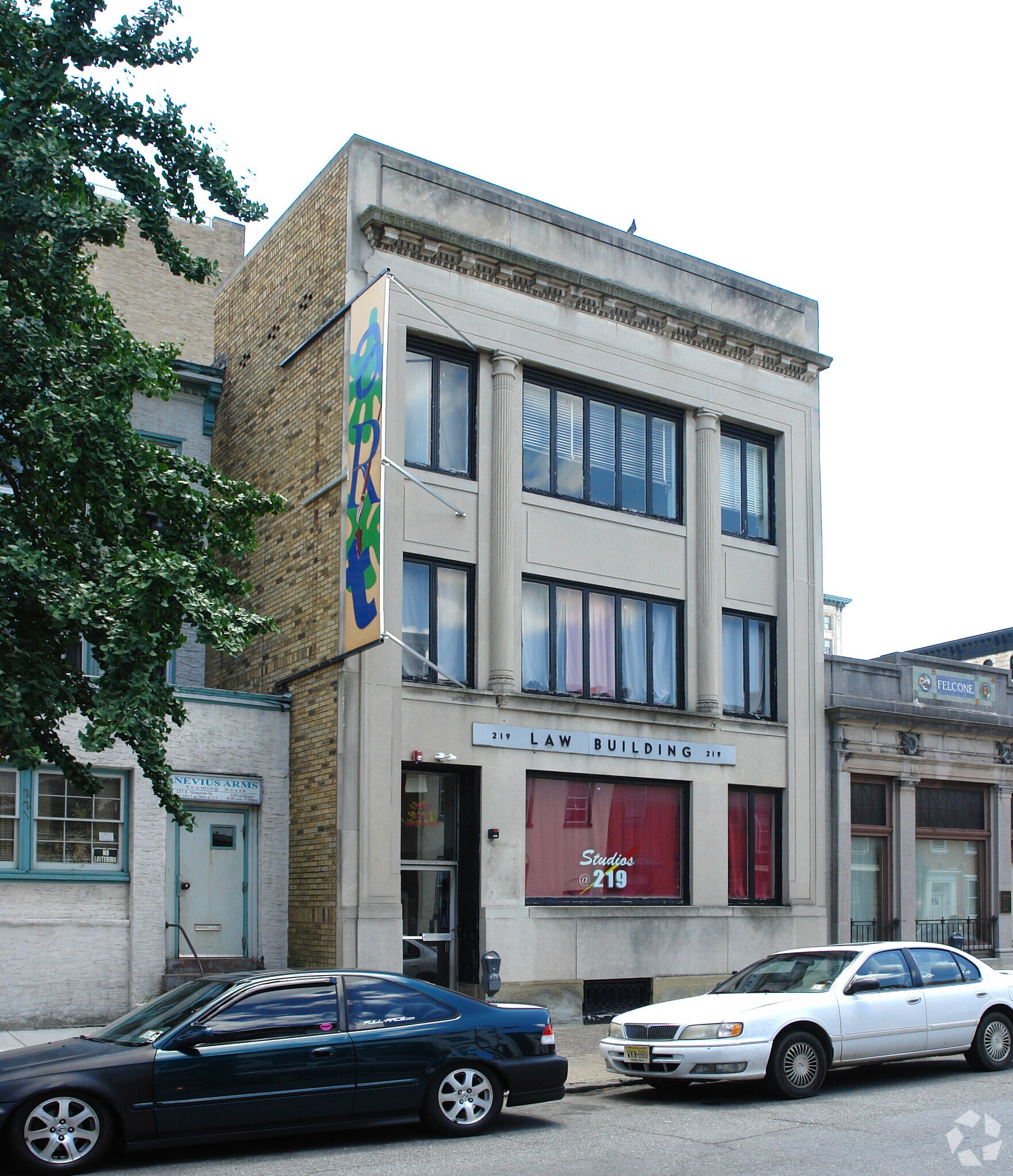219 E Hanover St, Trenton, NJ à louer Photo principale– Image 1 sur 4
