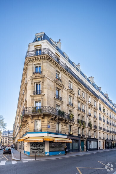 Immeuble residentiel dans Paris à vendre - Photo de l’immeuble – Image 2 sur 2