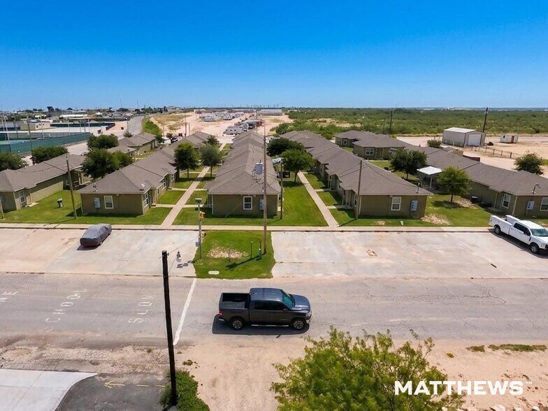1306 E 12th St, Big Lake, TX à vendre - Photo de l’immeuble – Image 2 sur 3