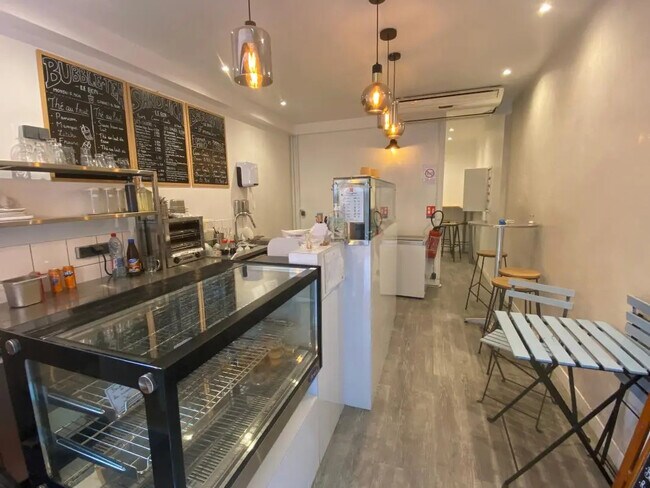 Plus de détails pour Local commercial à louer