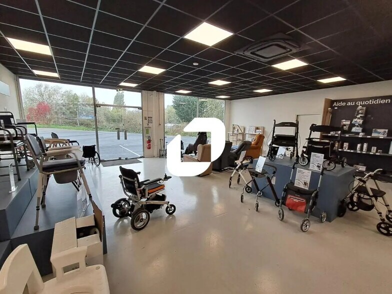Local commercial dans Roncq à louer - Photo de l’immeuble – Image 2 sur 11