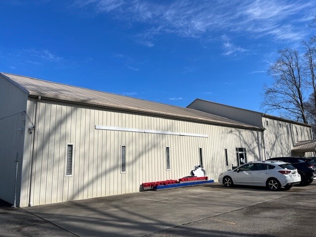 385 Cherry Lawn Rd, Huntington, WV à louer - Photo principale – Image 1 sur 29