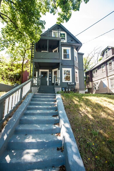 1106 Madison St, Syracuse, NY à vendre - Photo de l’immeuble – Image 2 sur 3
