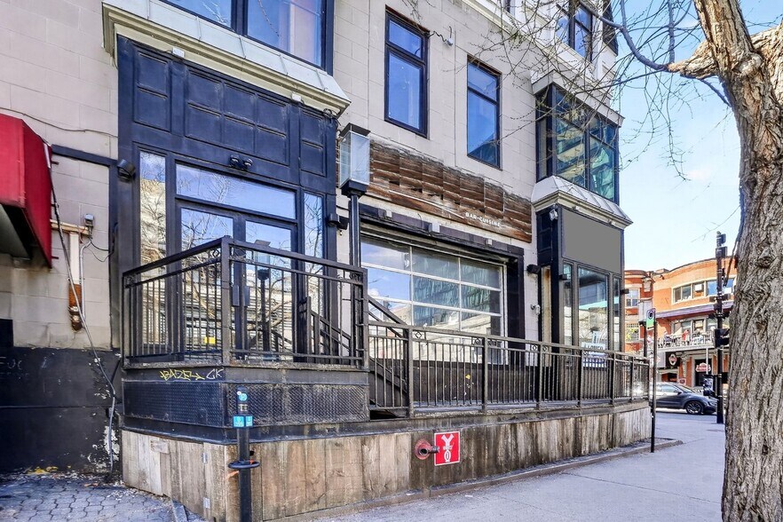 2010 Rue Crescent, Montréal, QC à louer - Photo de l’immeuble – Image 3 sur 7