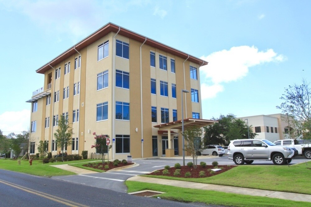 1046 Mar Walt Dr, Fort Walton Beach, FL à vendre Photo de l’immeuble– Image 1 sur 5