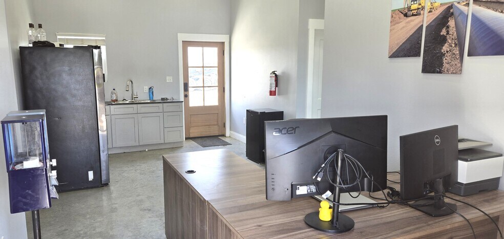 21360 N Frontage Rd, Iowa, LA à louer - Photo de l’immeuble – Image 3 sur 19