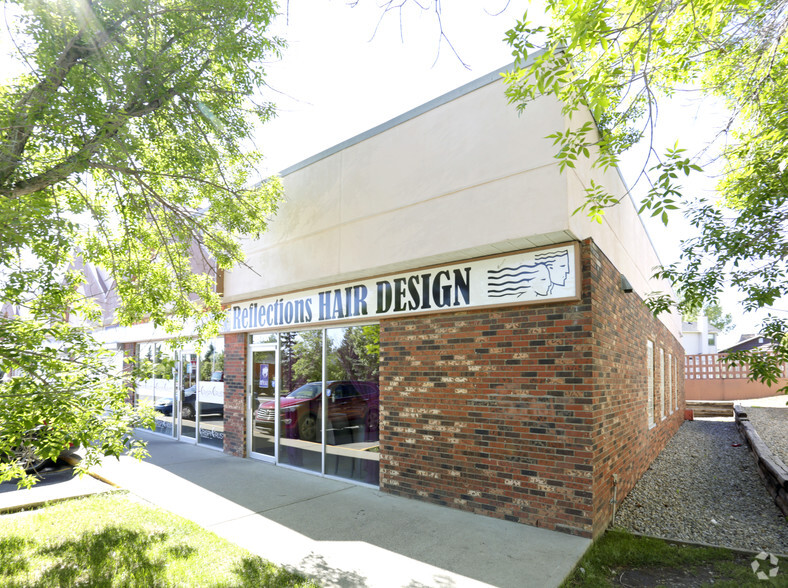 464 Woodbine Blvd SW, Calgary, AB à vendre - Photo de l’immeuble – Image 3 sur 12