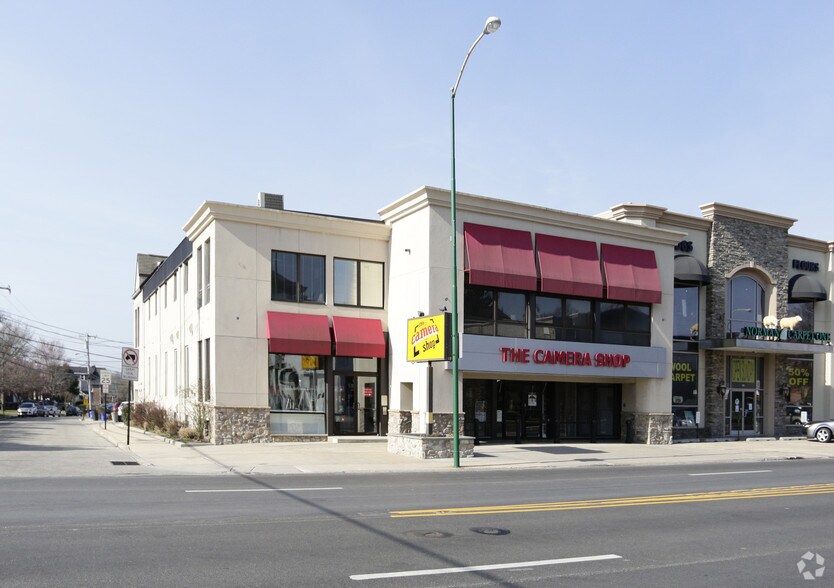 572 W Lancaster Ave, Bryn Mawr, PA à louer - Photo de l’immeuble – Image 2 sur 3