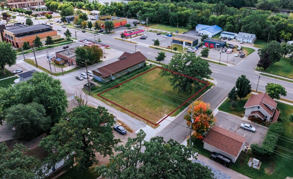 520 N Benton Dr, Sauk Rapids, MN à vendre Photo de l’immeuble– Image 1 sur 4