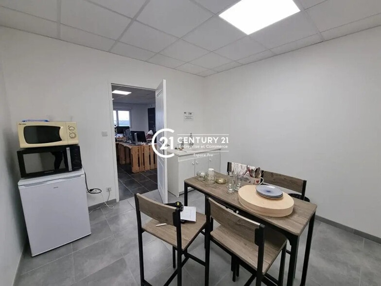 Bureau dans Bourguébus à louer - Photo intérieure – Image 2 sur 2