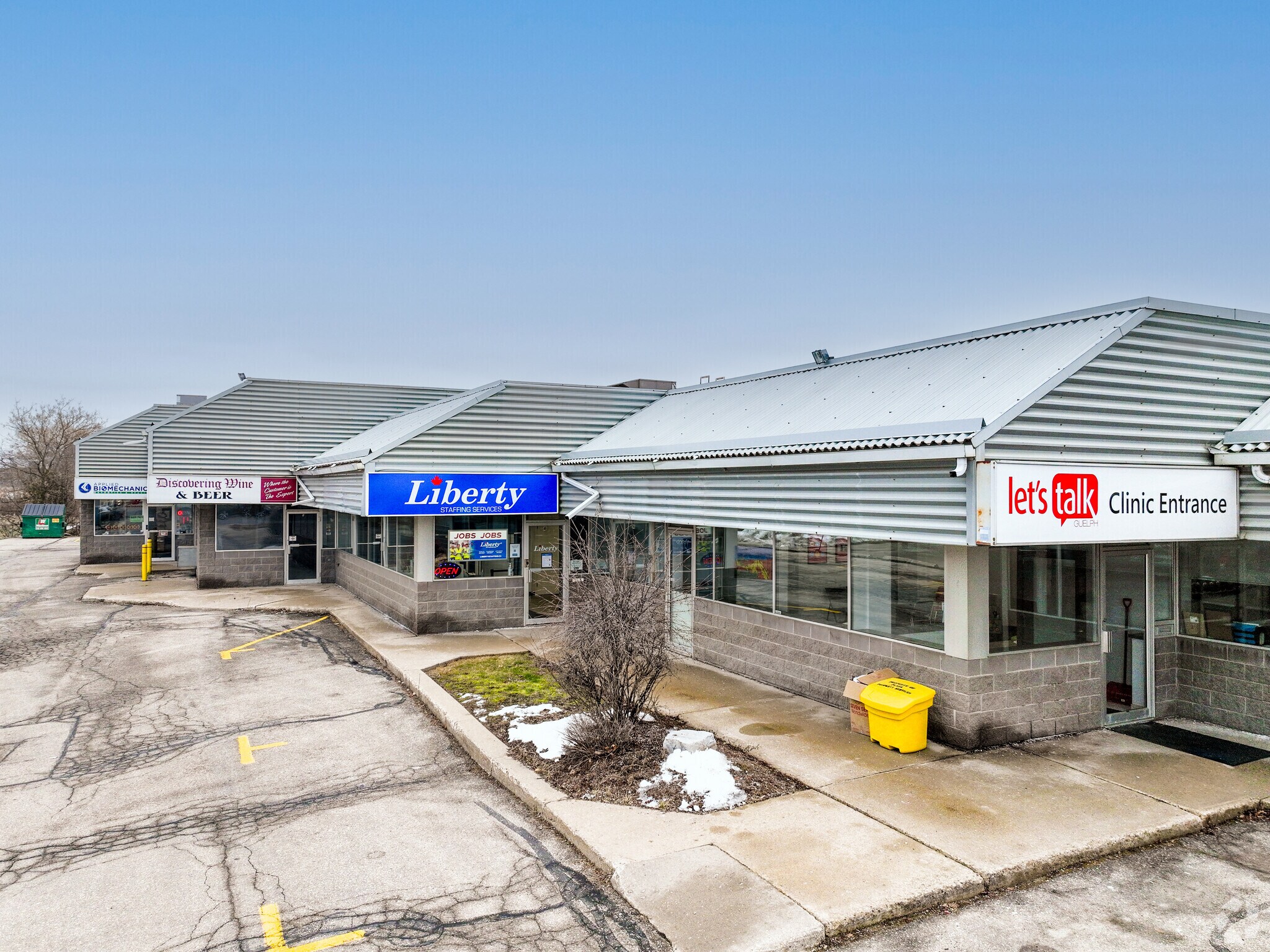 214 Speedvale Ave W, Guelph, ON à louer Photo principale– Image 1 sur 9