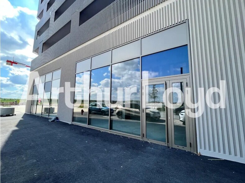 Local commercial dans Fleury-sur-Orne à louer - Photo de l’immeuble – Image 2 sur 3