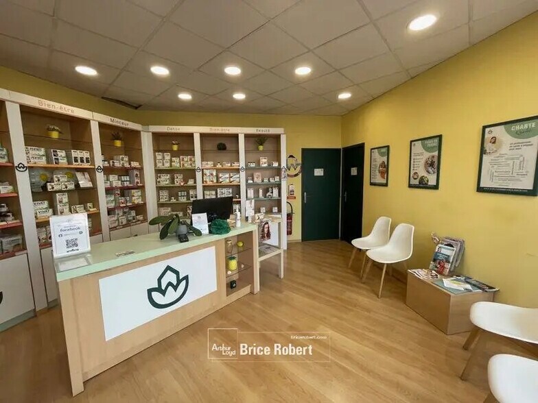 Local commercial dans Meyzieu à louer - Photo de l’immeuble – Image 3 sur 6