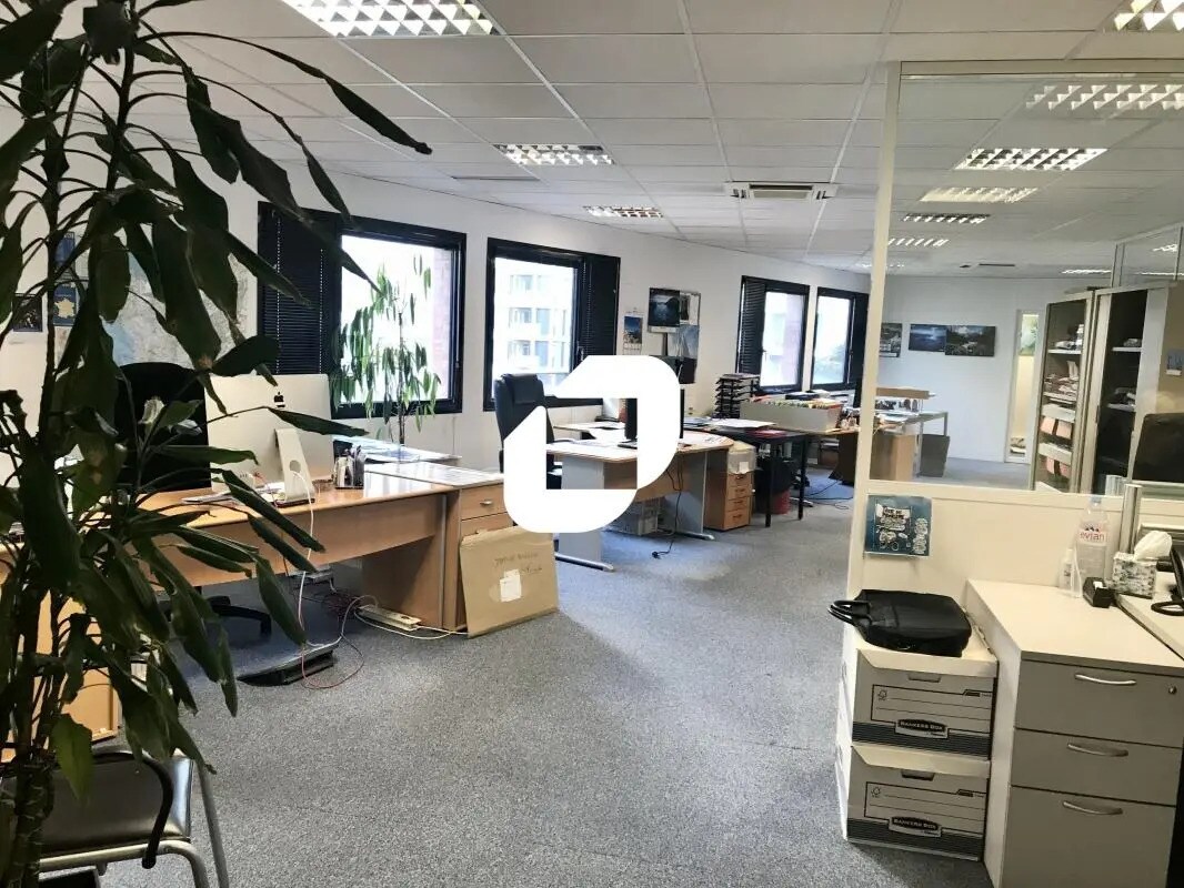 Local d’activités dans Issy-les-Moulineaux à louer Photo de l’immeuble– Image 1 sur 91