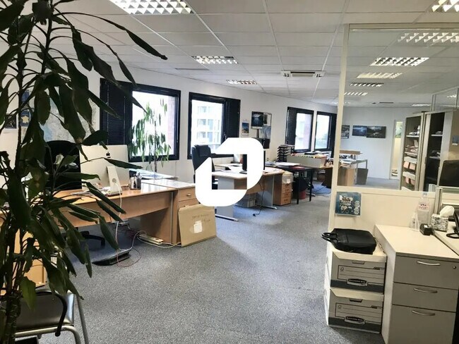 Plus de détails pour Bureau, Local d'activités à louer