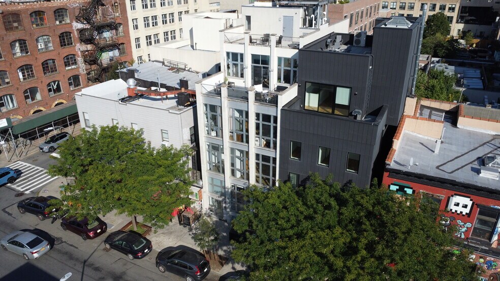 161 Roebling St, Brooklyn, NY à vendre - Photo de l’immeuble – Image 3 sur 7