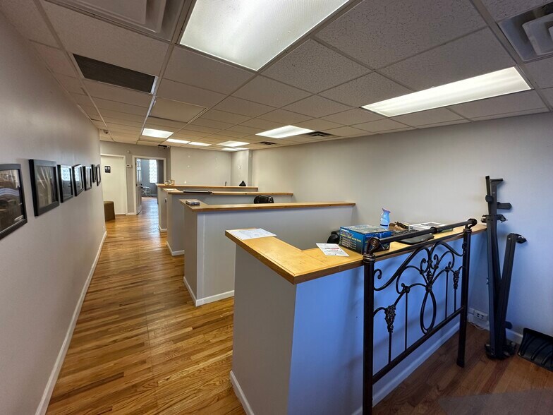 7618 Rockaway Blvd, Woodhaven, NY à vendre - Photo de l’immeuble – Image 2 sur 8