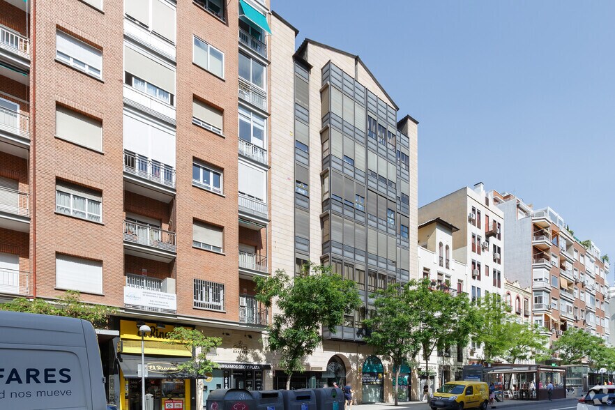 Local commercial dans Madrid, Madrid à louer - Photo de l’immeuble – Image 1 sur 1