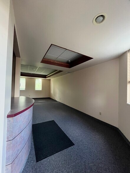 405 Kays Dr, Normal, IL à vendre - Photo de l’immeuble – Image 3 sur 13