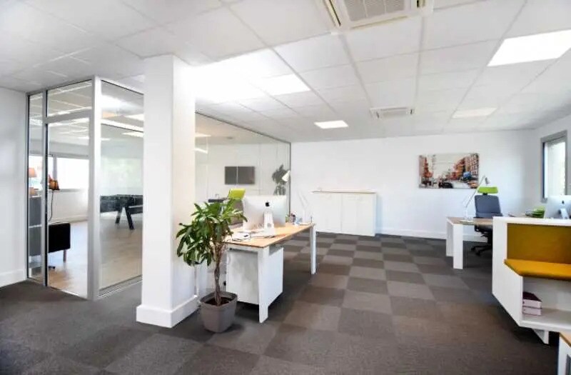 Bureau dans Bordeaux à louer - Photo de l’immeuble – Image 2 sur 3