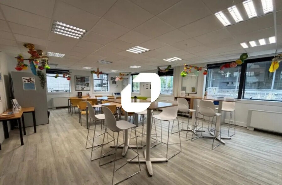 Bureau dans Grenoble à louer - Photo de l’immeuble – Image 1 sur 6