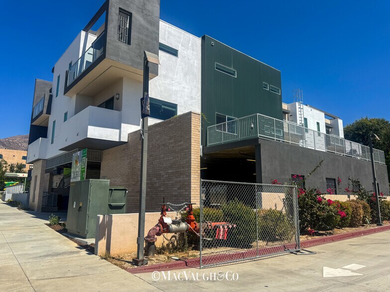 2000 Lake Ave, Altadena, CA à louer - Photo de l’immeuble – Image 2 sur 26