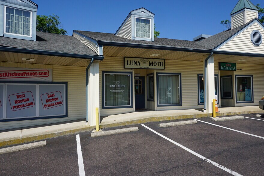 25 W Butler Ave, Chalfont, PA à louer - Photo de l’immeuble – Image 1 sur 4
