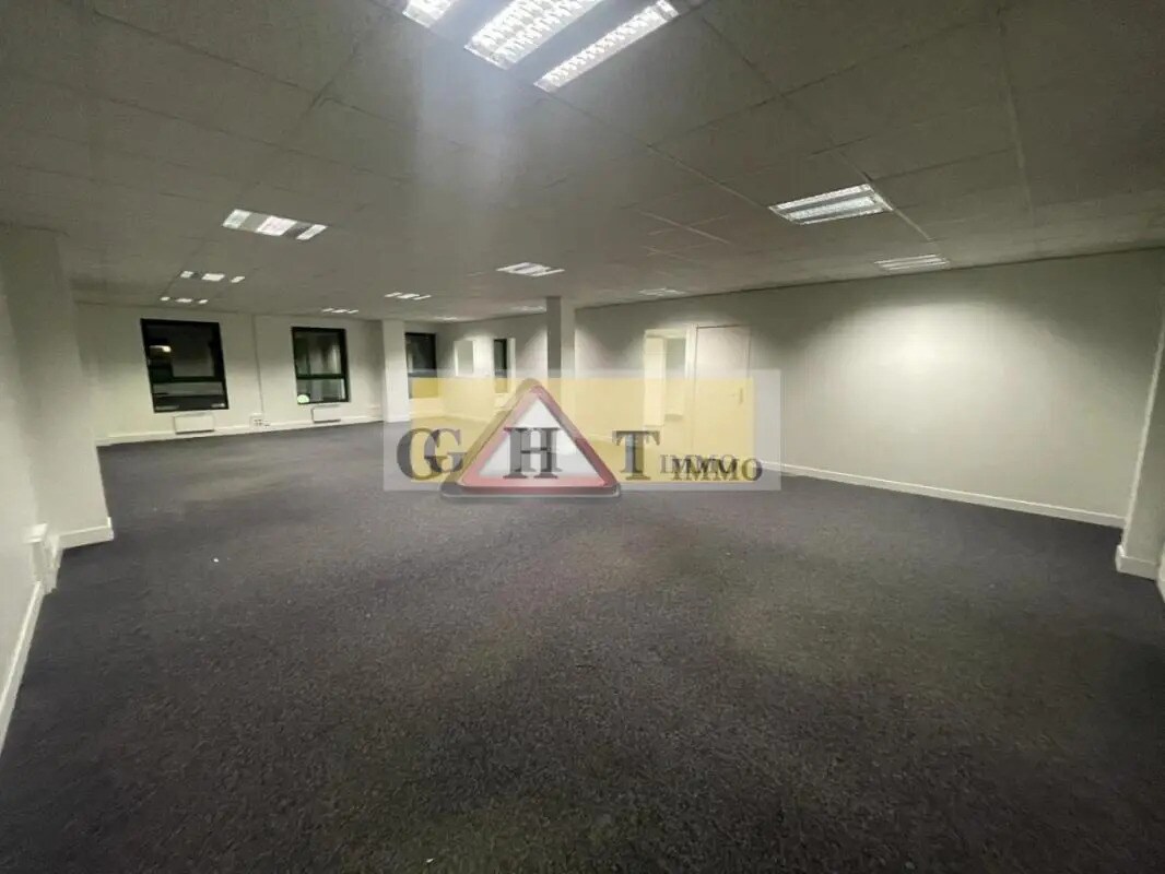 Bureau dans Viry-Châtillon à louer Photo de l’immeuble– Image 1 sur 38