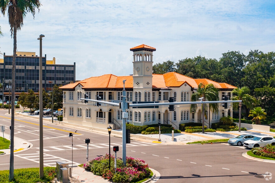 2905 Bayshore Blvd, Tampa, FL à louer - Photo principale – Image 1 sur 7