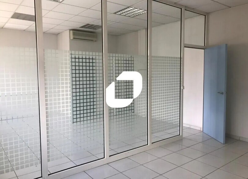 Bureau dans Grenoble à louer - Photo de l’immeuble – Image 1 sur 8