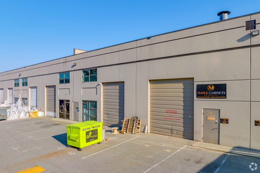 8322 130th St, Surrey, BC à vendre - Photo de l’immeuble – Image 3 sur 4