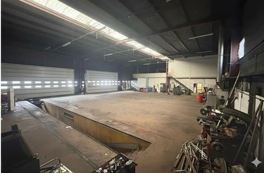 Bureau dans Villeneuve-la-Garenne à louer - Photo de l’immeuble – Image 3 sur 9