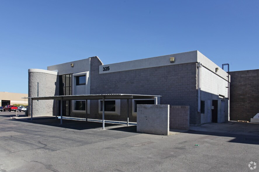325 W Melinda Ln, Phoenix, AZ à louer - Photo de l’immeuble – Image 2 sur 23