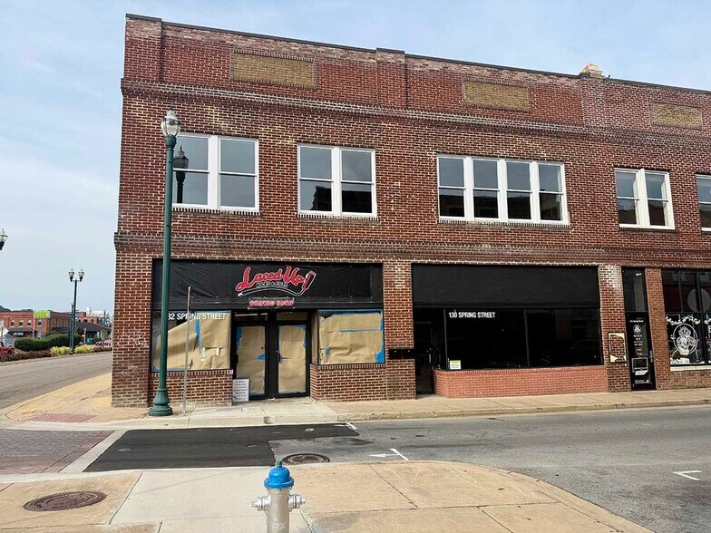 130 Spring St, Johnson City, TN à louer - Photo de l’immeuble – Image 2 sur 3