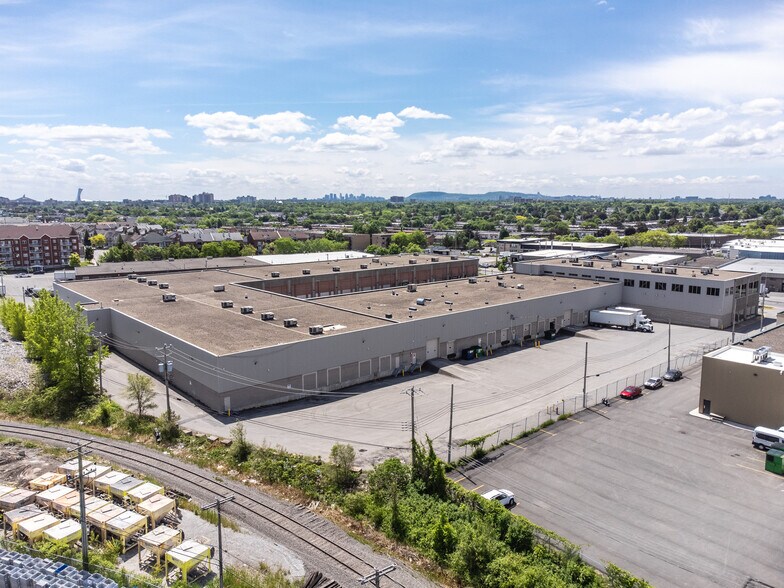 9175-9225 Boul Langelier, Montréal, QC à louer - Photo de l’immeuble – Image 3 sur 5