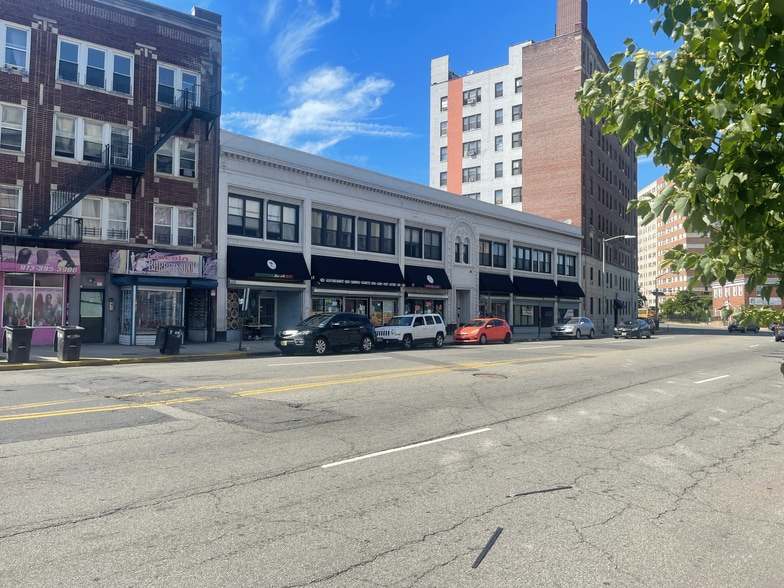 13-23 N Harrison st, East Orange, NJ à louer - Photo de l’immeuble – Image 2 sur 6