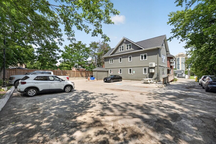170 Bradford St, Barrie, ON à vendre - Photo de l’immeuble – Image 3 sur 8