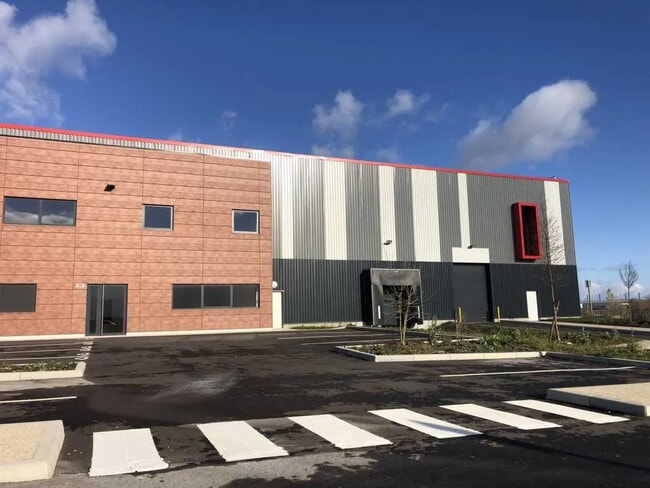 Plus de détails pour 5 Les Grands Champs, Le Thillay - Bureau, Local d'activités à louer