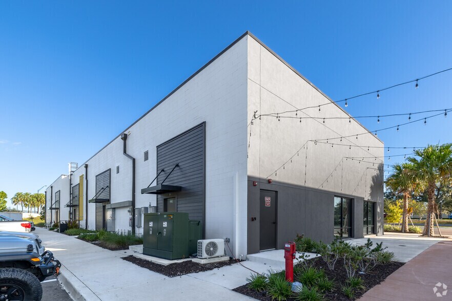 320-340 Kathleen Rd, Lakeland, FL à louer - Photo de l’immeuble – Image 3 sur 9