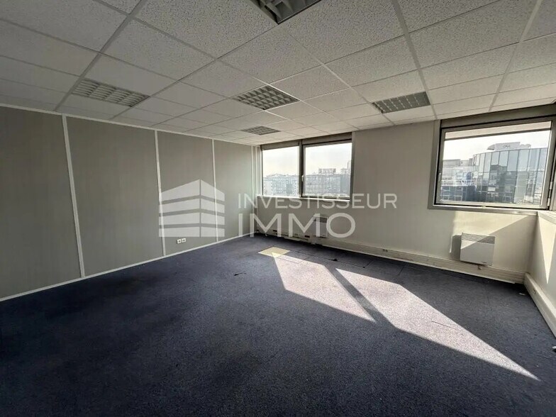 Bureau dans Noisy-le-Grand à louer - Photo de l’immeuble – Image 2 sur 11